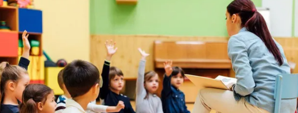 День воспитателя в Украине - лучшие поздравления и картинки