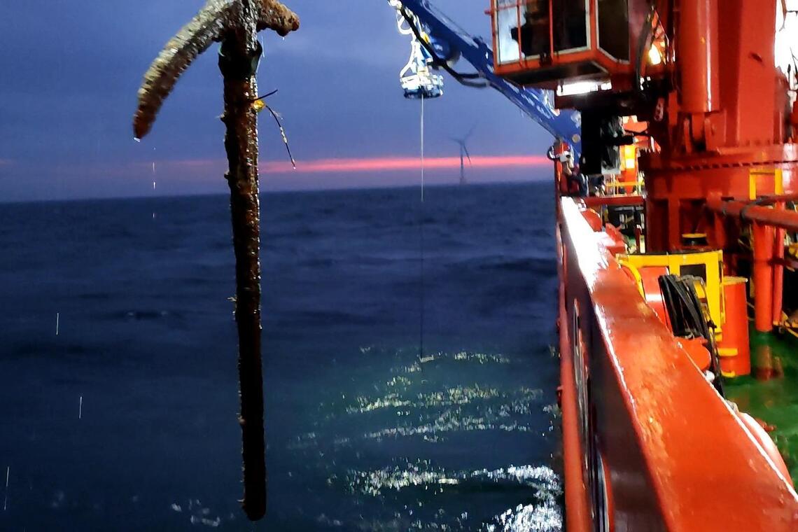 Огромный и редкий якорь в возрасте 2000 лет нашли на дне Северного моря (фото, видео)