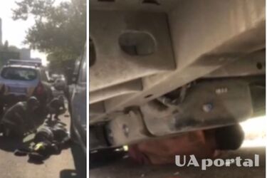 У Києві чоловік заліз під мікроавтобус і заблокував його роботу