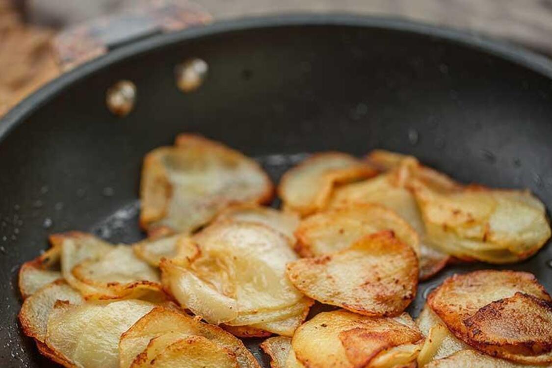 Як правильно посмажити картоплю, аби утворилася скоринка