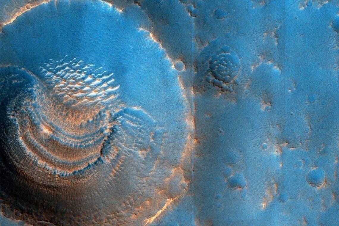 Фото марсіанських кратерів зроблені апаратом HIRISE