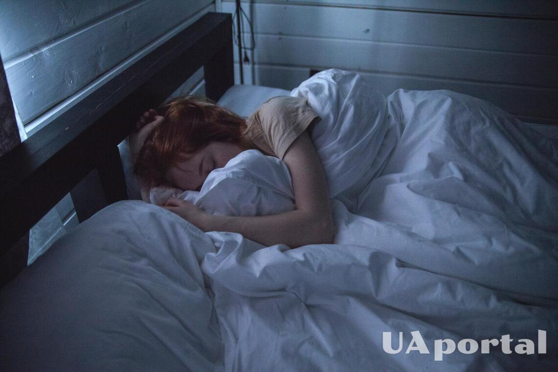 Як побороти безсоння та заснути за лічені хвилини: поради експерта зі сну