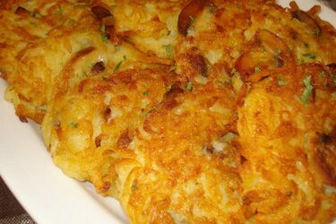 Всього два інгредієнта зроблять так, щоб деруни не темніли та були пухкими