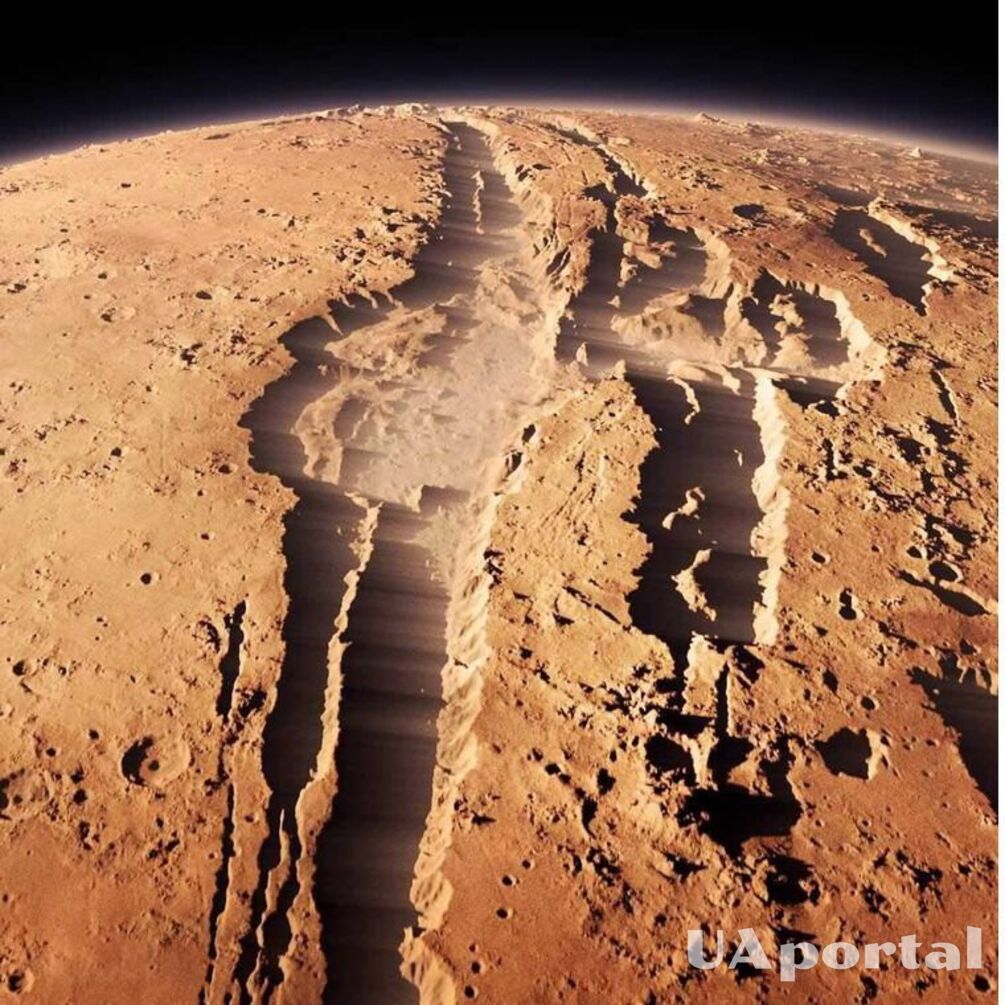 Ученые увидели на поверхности Марса мордочку медведя размером 2 км (фото)