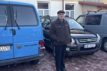 Отец погибшего на войне снайпера приобрел три автомобиля для ВСУ (фото)