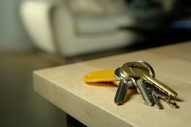 Почему нельзя класть ключи от дома на стол