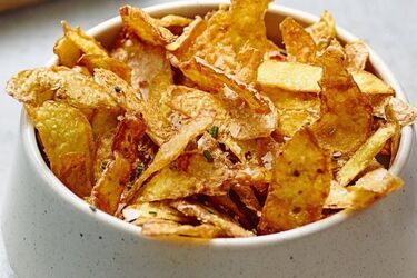 Бесплатное блюдо: как приготовить чипсы из 'отходов'