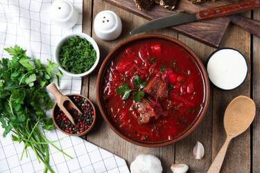 How to cook super red borshch: add one secret ingredient (video)