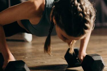 Plank stand for more than 10 seconds is pointless: experts explain