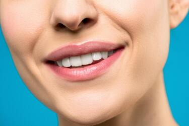 Advantages and disadvantages of teeth whitening: what you need to know