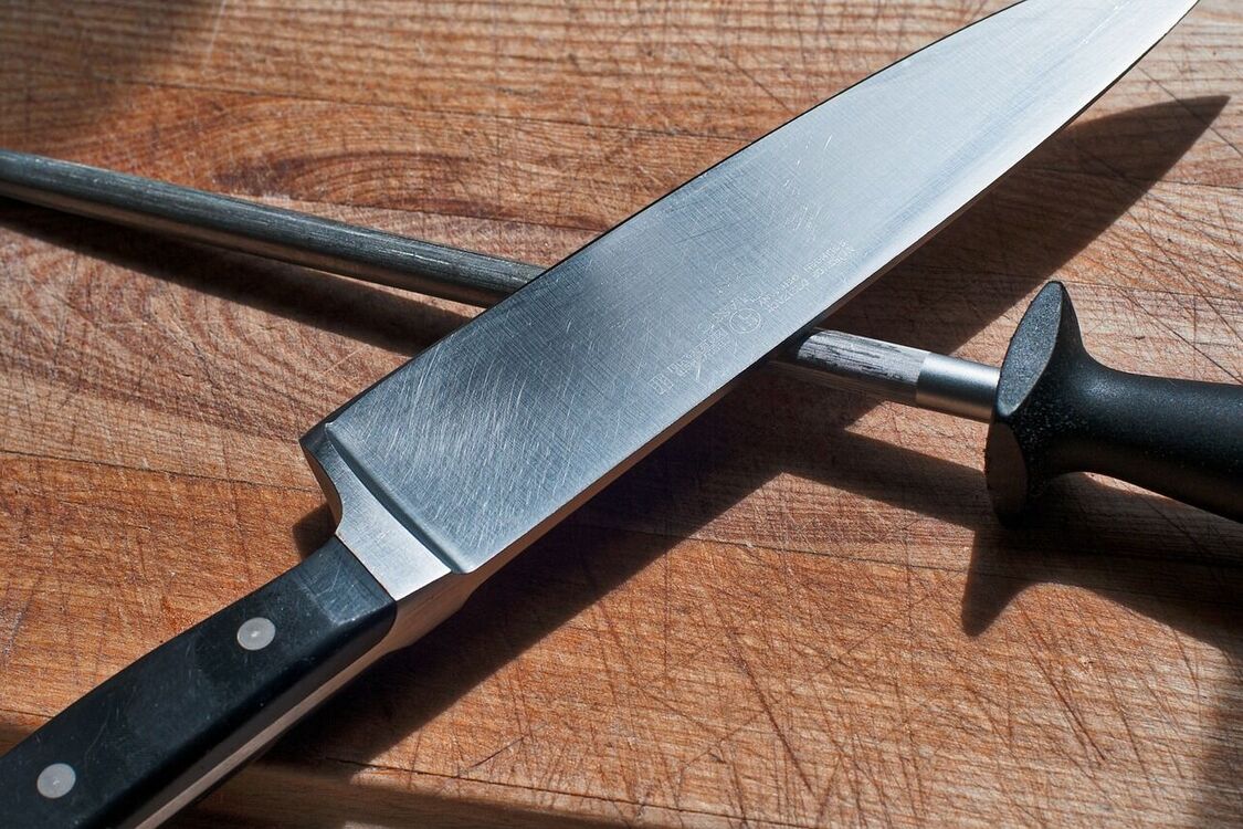 Как заточить нож без точилки или точильного камня: 3 лайфхака