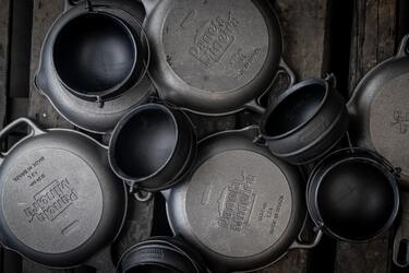 Где хранить кастрюли и крышки на маленькой кухне: действенные лайфхаки