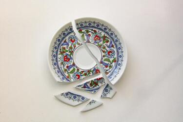 Punctured dishes can lead to trouble and diseases: folk beliefs