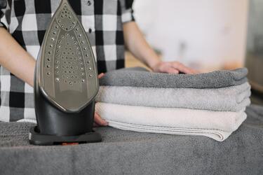 Как удалить следы от утюга из одежды: полезные лайфхаки