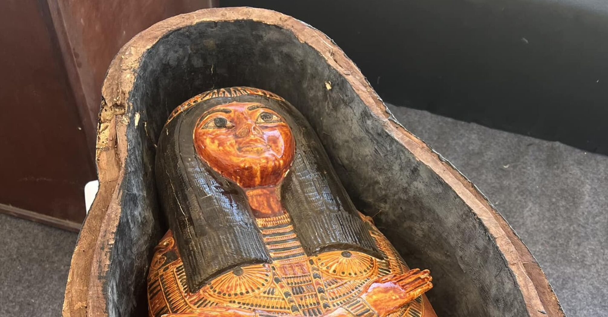 В Египте нашли 'праздничный' гроб с мумией дочери первосвященника, которой 3000 лет (фото)