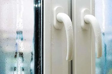 Конденсат на окнах: какие причины и как легко избавиться