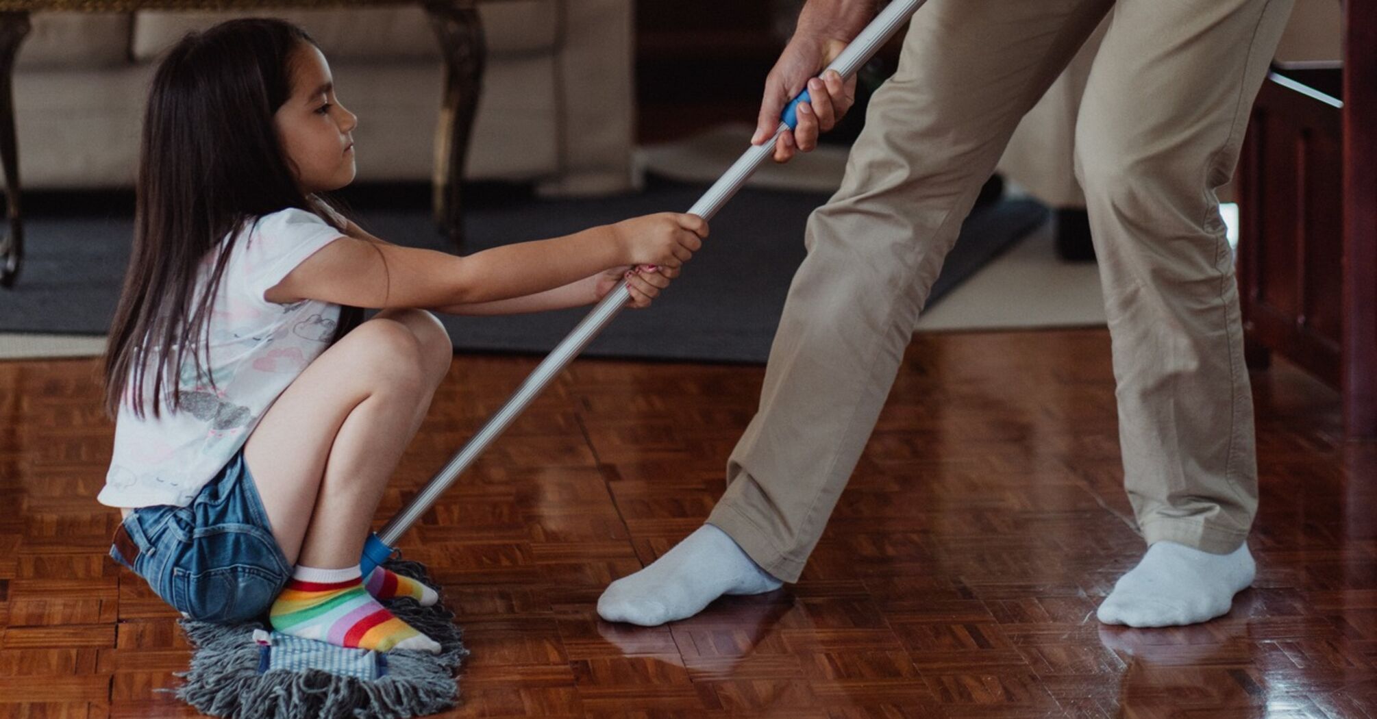 Як досягти ідеально чистої підлоги без розводів: Корисні поради