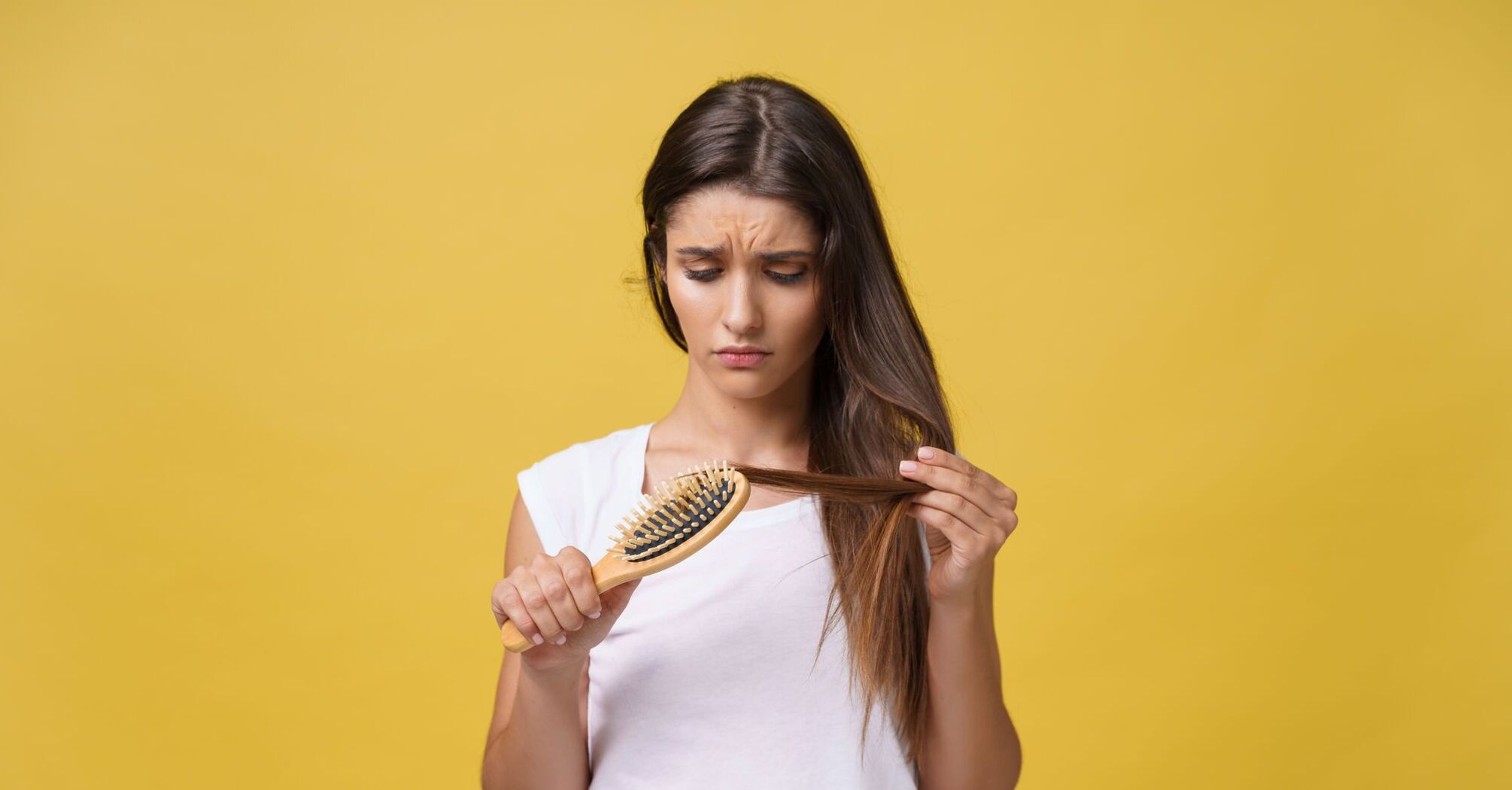 Генетика чи стрес: топ-5 причин випадіння волосся