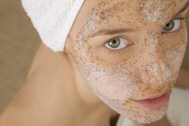 Pros and cons of facial scrubs