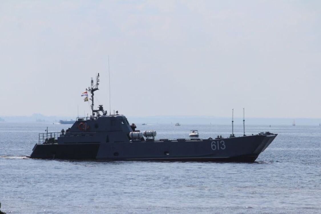ГУР показало видео атаки на Крым: поражены десантные корабли окупантов