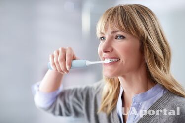You're doing it wrong: How to brush your teeth with an electric toothbrush