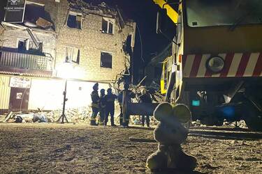 россия ракетой попала в многоэтажку в Донецкой области, есть жертвы и раненые (фото и видео)