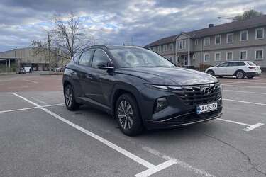 Купити новий бюджетний автомобіль чи люксове авто б/у: що краще