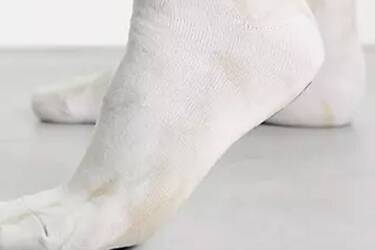 Tips for washing white socks