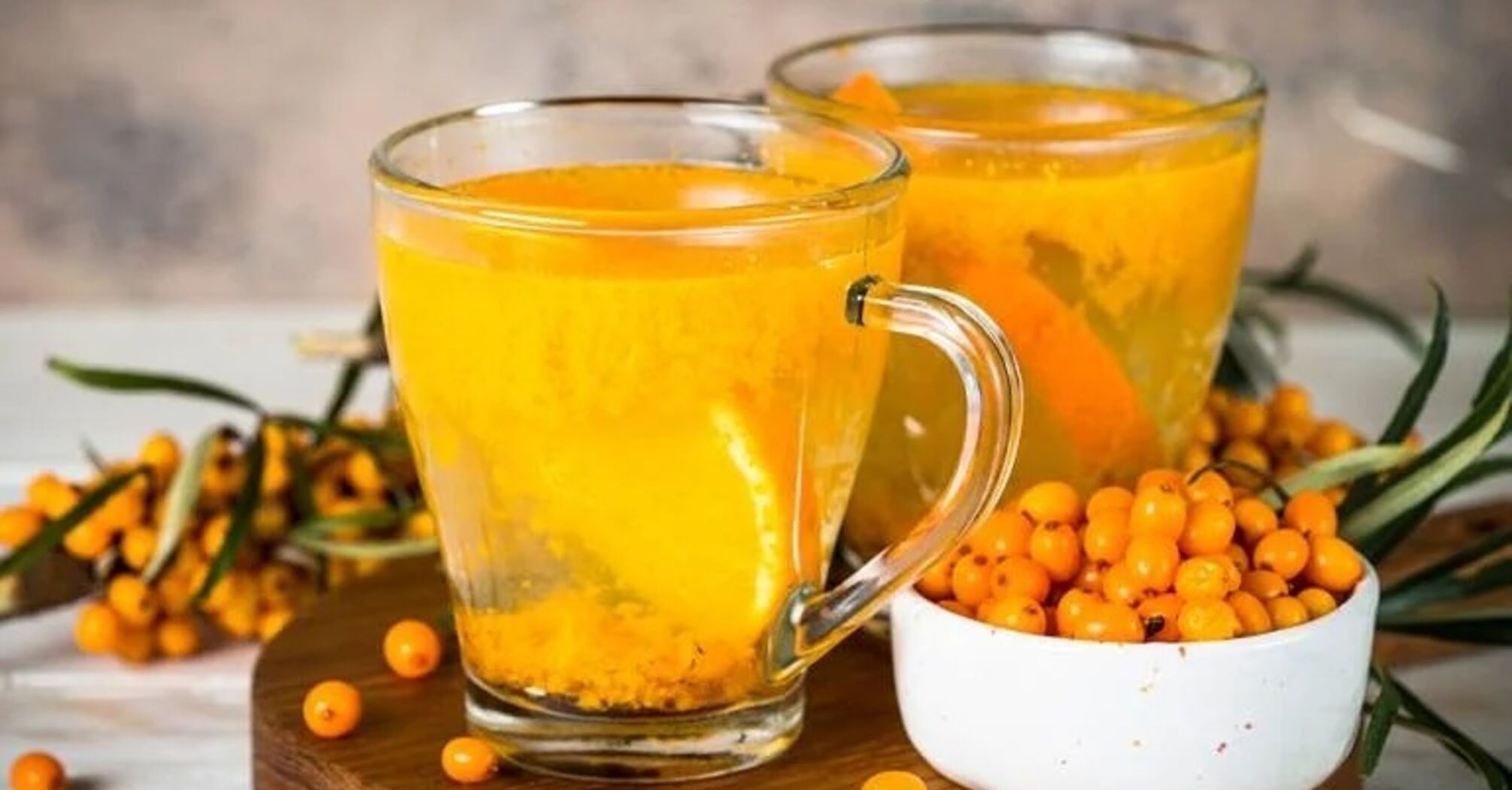 Пить облепиховый чай. Чай с облепихой и апельсином и имбирем. Чай с облепихой и апельсином. Облепиховый чай с манго. Sea Buckthorn облепиха что это.