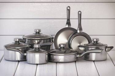 Is it worth using aluminum cookware: advantages and disadvantages