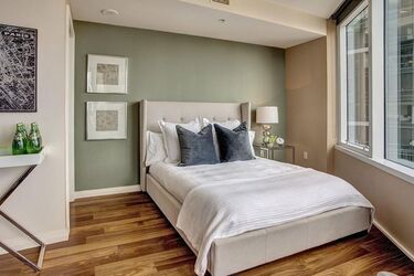 Почему нельзя спать ногами к двери: народные приметы