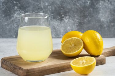 Як легко вичавити лимонний сік