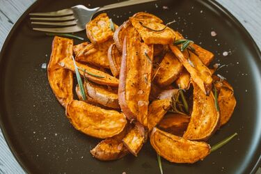 Шеф-повар раскрыл рецепт 'лучшего' хрустящего жареного картофеля (видео)