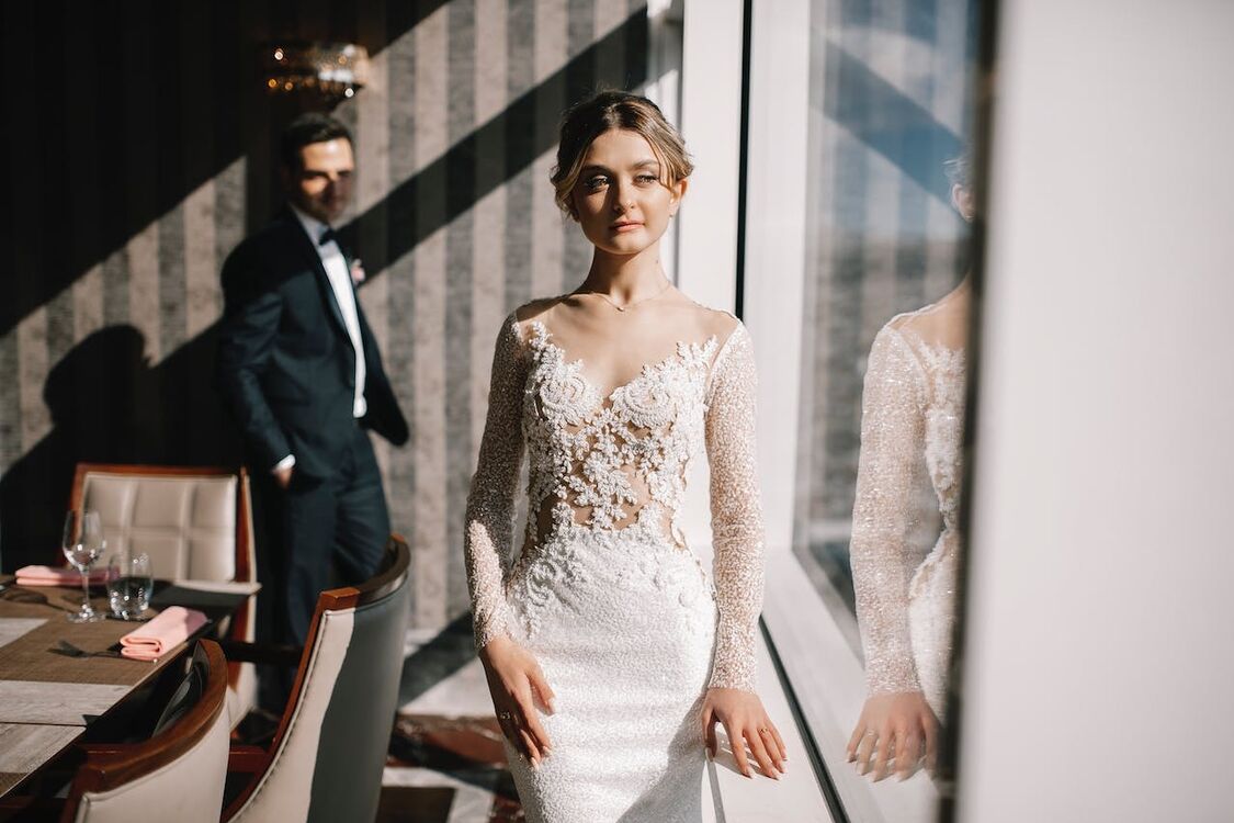 Зірковий дизайнер сказав, які весільні сукні втратять актуальність у 2024 році