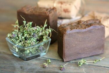 Преимущества и недостатки использования дегтярного мыла для умывания лица