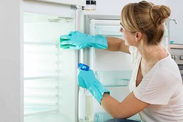 Jak rzadziej myć lodówkę: trzy proste sposoby na życie