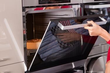 Как легко удалить жир и нагар из духовки: Эффективные советы