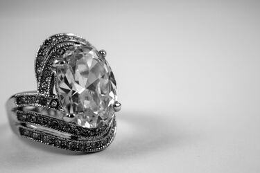 How to restore the shine of blackened silver jewelry: an effective way