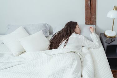 Experts explained why married couples are better off sleeping separately in winter
