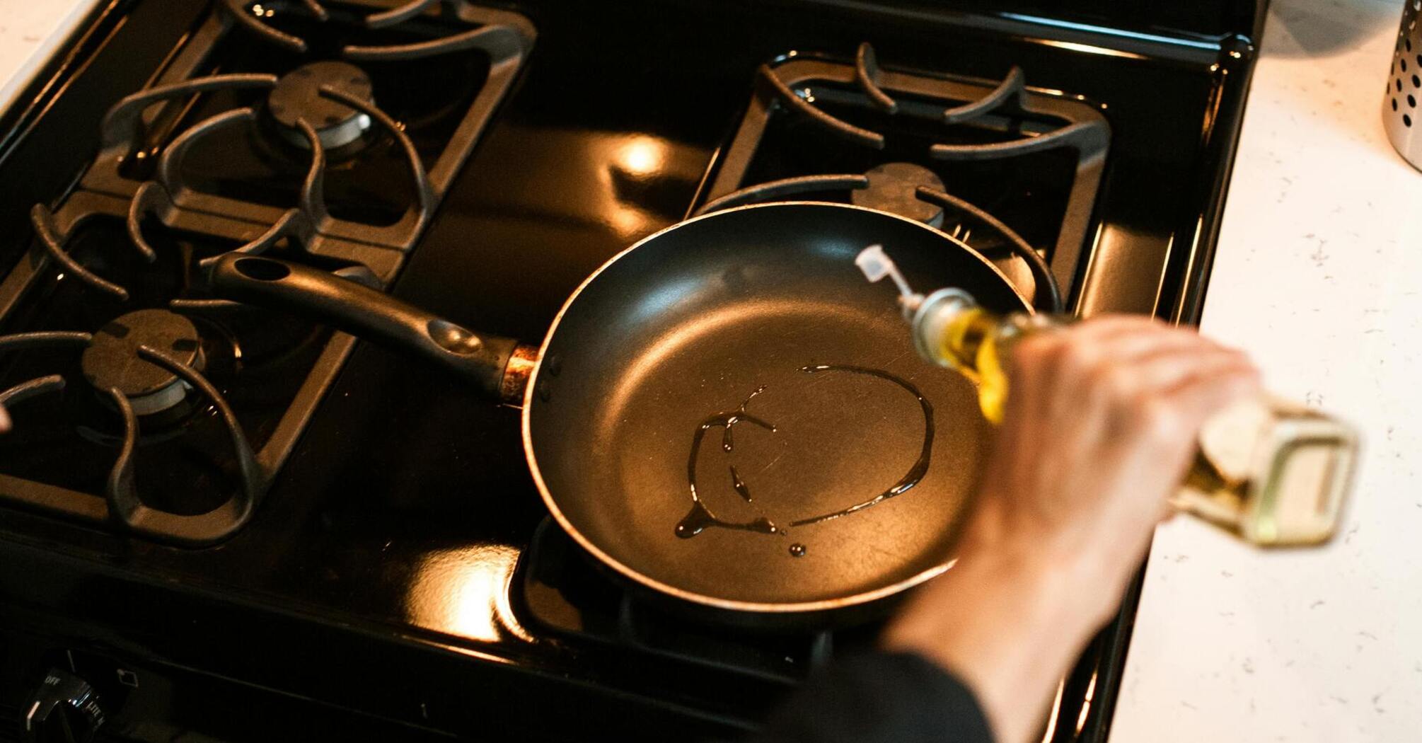 Как нельзя готовить на антипригарной сковороде: действенные советы