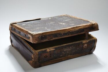 A valuable old suitcase with unexpected contents was found in a landfill in Poland (photo)
