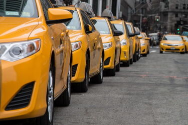 Renting a car or taking a taxi: which is more advantageous to choose