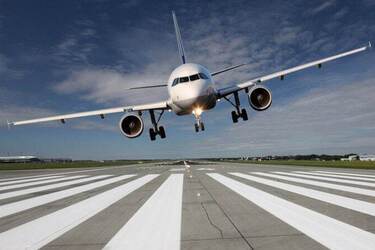 Ученые выяснили, сколько процентов людей считают, что смогли бы посадить самолет и возможно ли это
