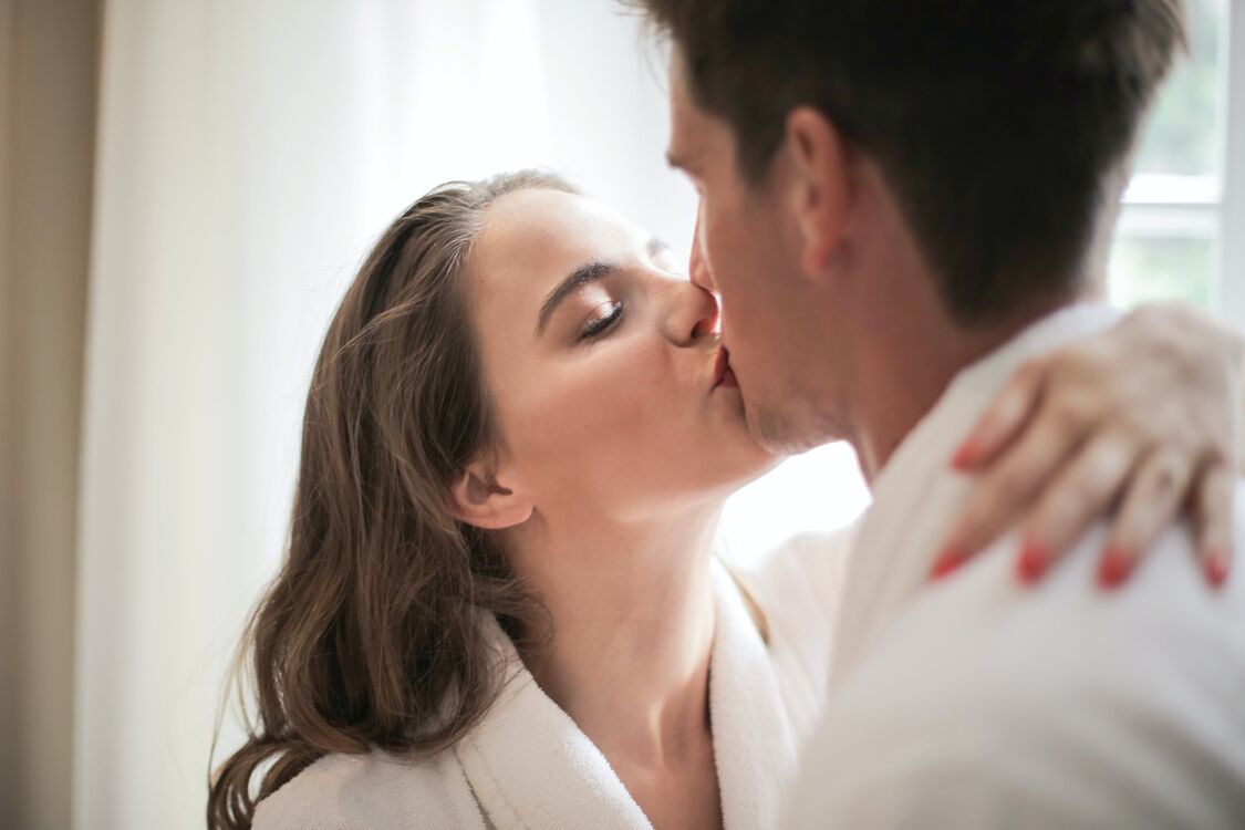 Zmniejsz stres: interesujące fakty na temat całowania