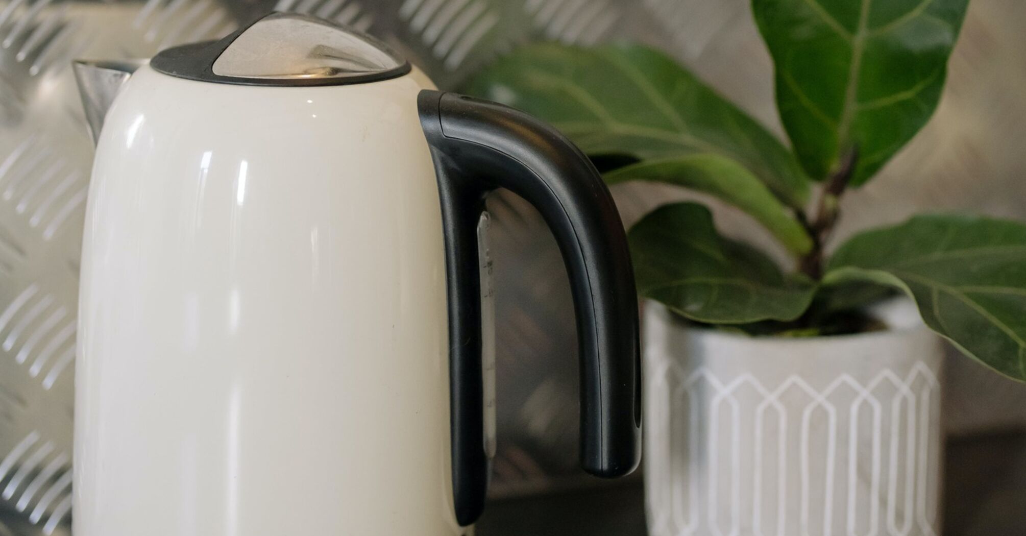 3 harmful habits that can ruin your electric kettle