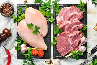 Відмінні риси свинини та курятини