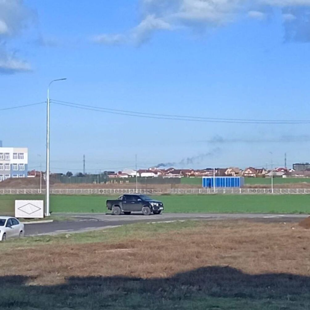 'Самолет горит после прилета. Вертухи еще зацепило': в Таганроге раздался взрыв вблизи военного аэродрома (фото)