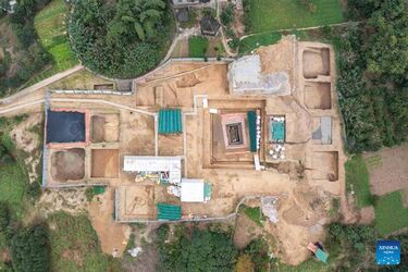 В Китае нашли 2200-летнюю гробницу, наполненную старинными артефактами (фото и видео)