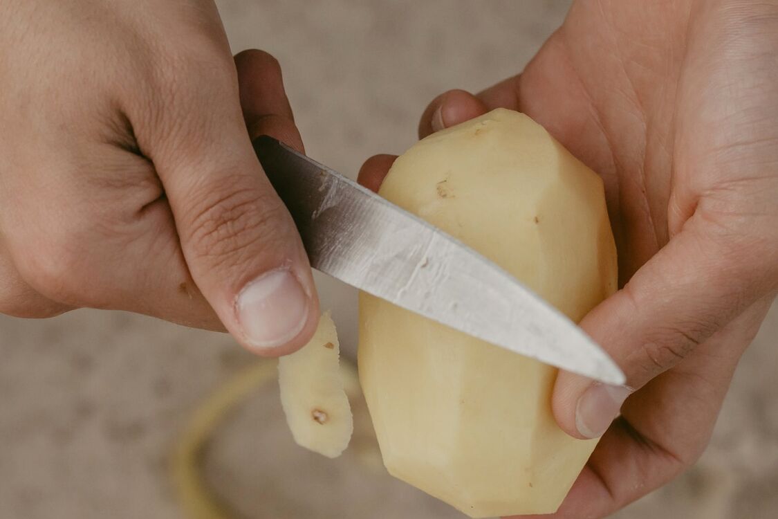 Obierz i obierz: jak gotować ziemniaki w skórkach do sałatek (wideo)