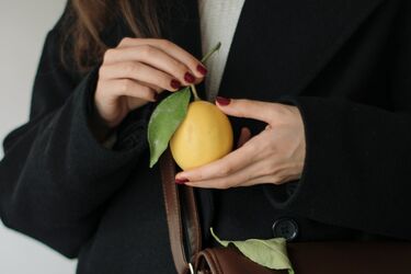 Dlaczego cytryna jest przydatna do czyszczenia: Wskazówki dla gospodyń domowych